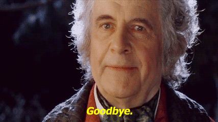 Personagem idoso de cabelos brancos dizendo "Goodbye"